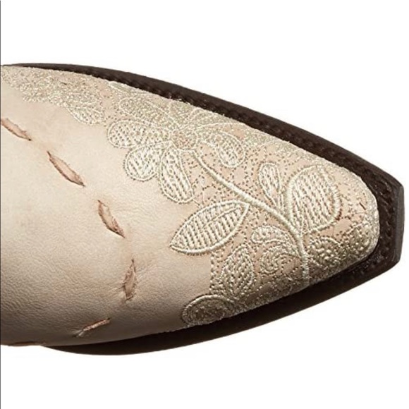 NEW IN BOX: Ivory “Jeni Lace” by Lane Boots size 7 - Picture 8 of 17